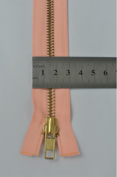 ZIP085  5號拉鏈  金屬開尾拉鏈  金銅單頭拉鏈  不設單獨拉鍊訂購  側面照